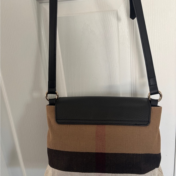 Burberry - Picture 2 of 6